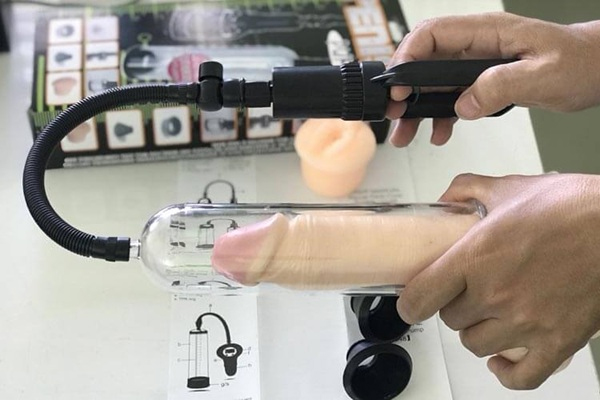 Sử dụng áp lực quá mạnh có thể gây đau dương vật
